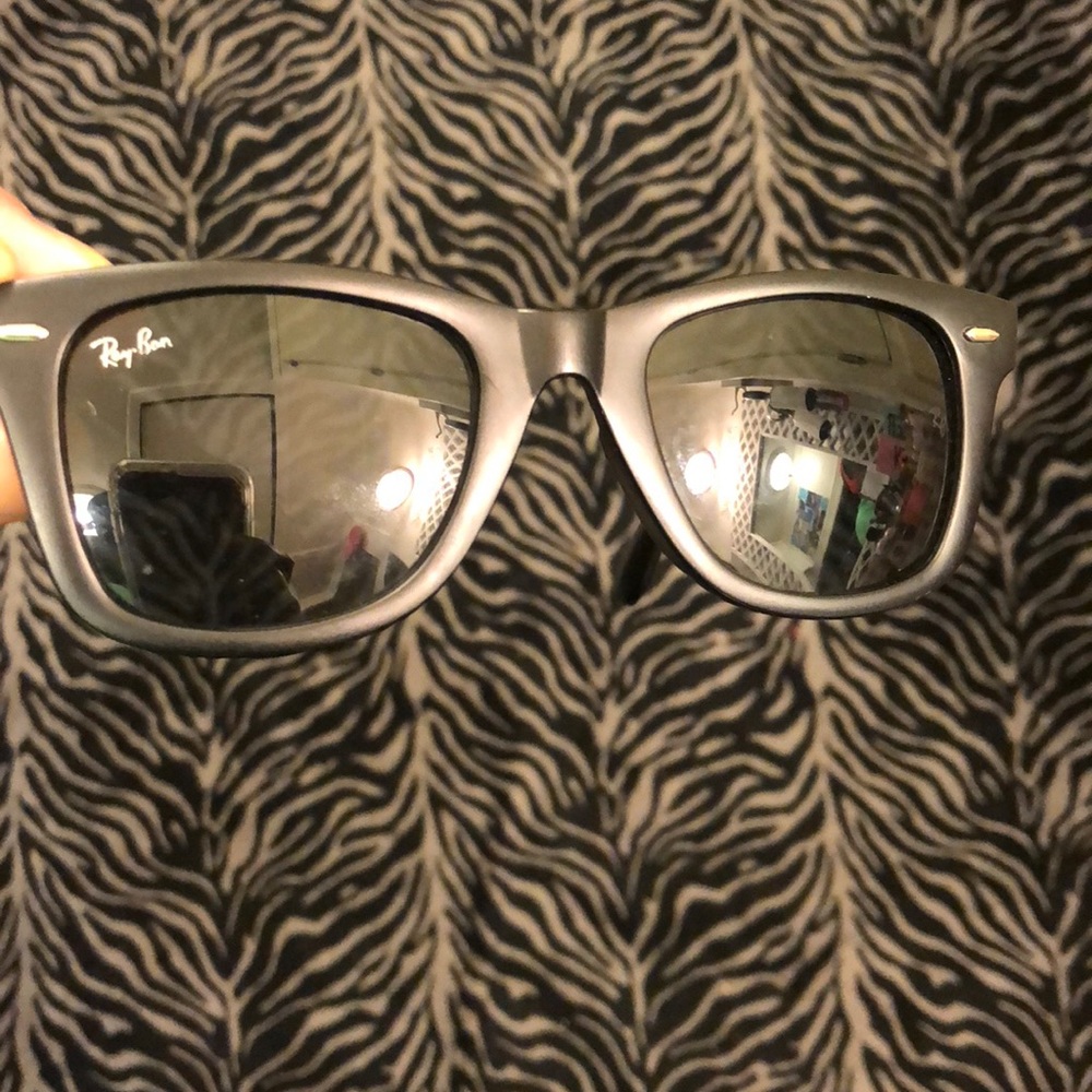 Black rimmed Ray Bans